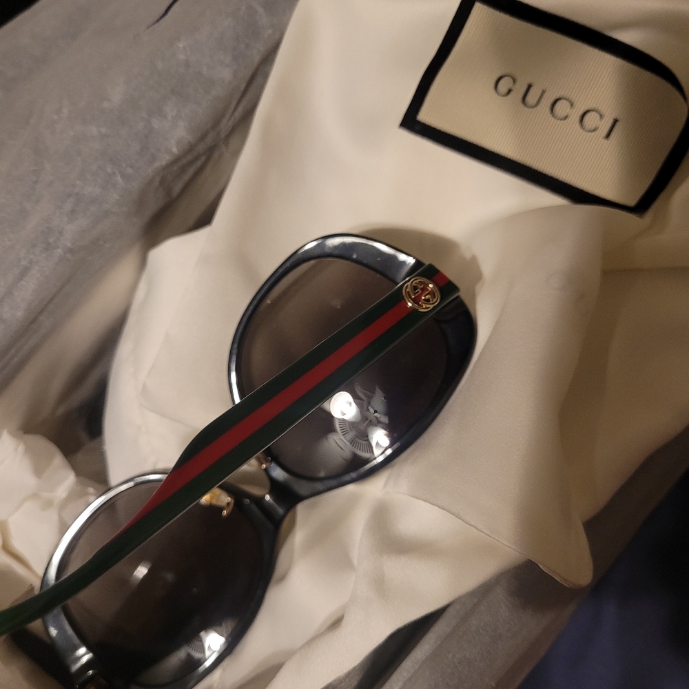 Gucci slides an shades